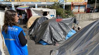 Flüchtlinge campieren mitten in Mexiko-City. Mitarbeitende des UN-Flüchtlingshilfswerks UNHCR sind regelmäßig vor Ort und klären die Menschen über ihre Rechte und Möglichkeiten auf.