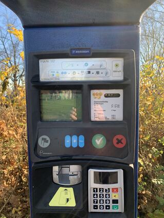 Betroffener Parkscheinautomat am Klinikum hin zur „Maruba“.
