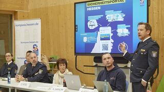 Beteiligte der ersten Sicherheitskonferenz in Bürstadt: Benjamin Henne (v.r.), Adam Harazim, Bärbel Schader, Frank Heisel und Christina Wegerle.