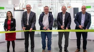 Der Oberbürgermeister (2.v.r.) und die Partner bei der Eröffnung.