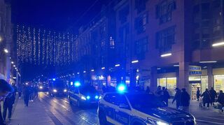 Mit einem großen Polizeiaufgebot wird die Demo begleitet.