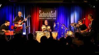 Harmonieren im Schatzkistl (v.l.): Nicolas Hering, Kosho, Rhani Krija, Ralf Gustke und Edward Maclean.