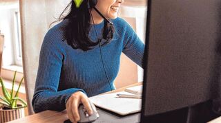 Viele Beschäftigte erwägen einen Quereinstieg: Hauptmotive sind ein höheres Gehalt, eine bessere Work-Life-Balance oder mehr Homeoffice-Möglichkeiten.