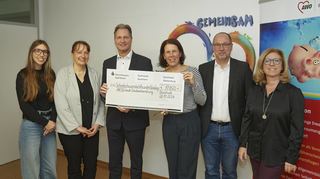Die Sparkassen der Region unterstützen wieder das Programm bei der Awo zur Schuldenprävention. Zur Spendenübergaben kamen (v.l.) Nikita Girard, Michaela Rueß, Jörg Dammeyer, Melanie Schilling, Bernd Niebergall und Andrea Jäger.