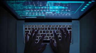 Cyberkriminelle nehmen längst nicht mehr nur Firmen ins Visier, sondern etwa auch die öffentliche Verwaltung und Infrastruktur.