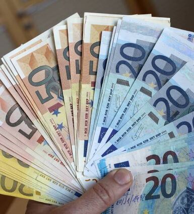 Auch Falschgeld beschlagnahmte die Polizei.