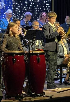 Ella Bendfeldt an den Percussion und Hendrik Hofmann an der Trompete.