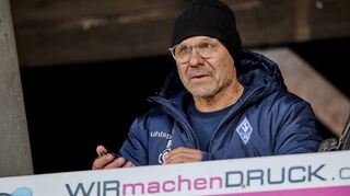 In Großaspach gegen Stuttgart II saß Waldhof-Trainer Bernhard Trares gelb-gesperrt auf der Tribüne. Gegen Cottbus steht er wieder an der Seitenlinie.