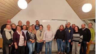 Gründung einer Bürgerinitiative gegen den Bau des Umspannwerks Mannheim-Ost auf Heddesheimer Gemarkung, Vorsitzende ist Dagmar Knispel-Gottauf (4.v.l.).