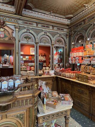 Im traditionsreichen Laden von "Mulot &amp; Petitjean" gibt es Lebkuchen das ganze Jahr über - die Firma existiert in der vierten Generation.