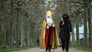 Knecht Ruprecht (r.) ist oftmals der mahnende Begleiter des Nikolaus.