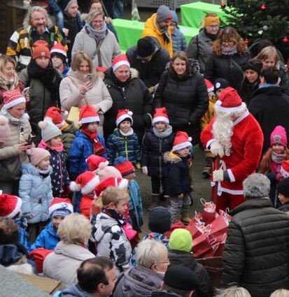 Der Nikolaus wird in Nordheim immer freudig begrüßt.