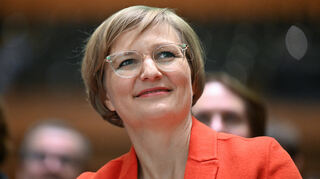 Franziska Brantner, die Bundesvorsitzende der Partei Bündnis 90/Die Grünen, sitzt beim Landesparteitag der Grünen in Baden-Württemberg in der ersten Reihe.