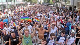 Nur eine von vielen Veranstaltungen, die das QZM in Mannheim auf die Beine gestellt hat: Die Monnem Pride, vormals Christopher Street Day. Neben der Großevent organisierte es aber auch über 200 kleinere Events in den letzten Jahren.
