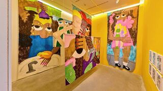 Blick in die Ausstellung „All the times I wanted to be white“ der peruanischen Künstlerin Ximena Ferrer Pizarro.