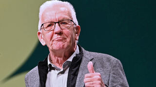 Baden-Württemberg's Ministerpräsident Winfried Kretschmann muss sich für die Neugestaltung des Logo des Bundeslands Kritik gefallen lassen. (Archivbild)