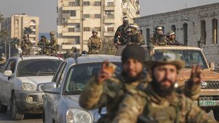 In Syrien gibt es zahlreiche Milizen, die Baschar al-Assad gemeinsam gestürzt haben. Für Politologin Carey stellt sich die Frage, ob die Gruppen sich politisch arrangieren können.