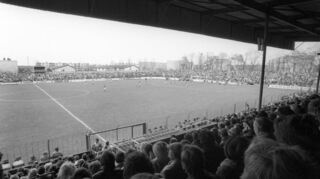 Im März 1983 spielte der SV Waldhof gegen Hannover 96 a im Seppl-Herberger-Stadion am Alsenweg.
