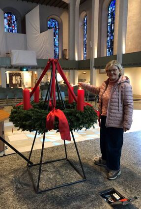 Der Advent ist auch in die modernisierte Citykirche Konkordien eingezogen. Hier wird Pfarrerin Ilka Sobottkes Dienstjubiläum gefeiert.