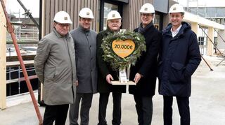 Ein Herz für „Wir wollen helfen“: Karlheinz Heffner (v.l.), Tobias Volckmann, Heinz Scheidel, Florian Kranefuß vom „MM“-Hilfsverein und Achim Ihrig.