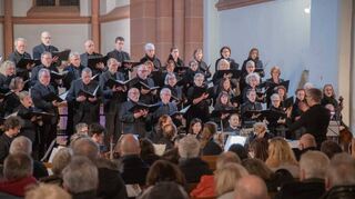Der Dekanatschor Ried bot ein anspruchsvolles Konzert, für das Kantorin Heike Ittmann das Heidelberger Kantatenorchester verpflichtet hatte.