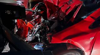 Der Opel nach dem Unfall. Der 24-jährige Fahrer wurde schwer verletzt ins Krankenhaus gebracht.