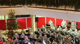 Das Heeresmusikkorps Koblenz beim Adventskonzert.