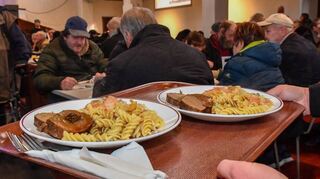 Ab dem 12. Januar erhalten Bedürftige in der Vesperkirche in R 2 wieder ein warmes Mittagessen.