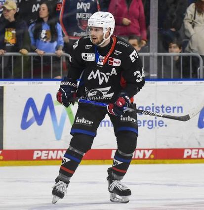 Tom Kühnhackl erwartet am Freitag und Sonntag Spiele auf Augenhöhe.