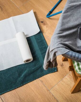 Küchenpapier soll die Wäsche schneller trocknen lassen.