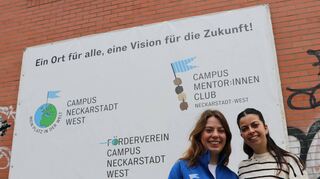 Ein Deutsch-Angebot für Grundschulkinder in der Neckarstadt-West bauen die angehende Lehrerin Amely Wagner (l.) und Studentin Soraya Pelka auf.