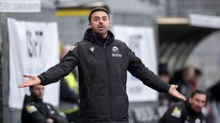 Ratlos: Sreto Ristic wirkt nach dem 4:6-Debakel gegen Aue konsterniert. Es könnte sein letztes Spiel als Trainer am Hardtwald gewesen sein.