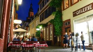 Gaststätten in der Heidelberger Altstadt müssen nach der Entscheidung des VGH Mannheim künftig um Mitternacht beziehungsweise ein Uhr schließen.