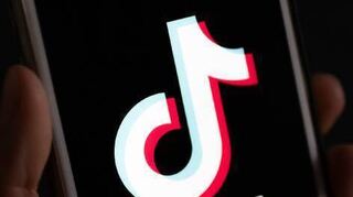 ARCHIV - 22.09.2023, Berlin: Auf einem Smartphone wird das Logo der Plattform Tiktok angezeigt. (zu dpa: «TikTok wird in Thüringer Behörden kaum genutzt») Foto: Monika Skolimowska/dpa +++ dpa-Bildfunk +++