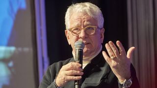 Anfang Dezember bei seinem Auftritt in Bürstadt: Marcel Reif kommt Ende Januar erneut ins Bürgerhaus, wo der HCV ihn mit dem Courage-Orden auszeichnet.