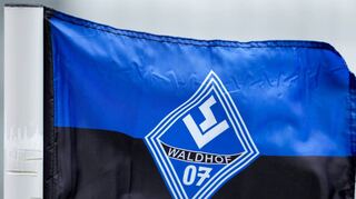Dunkle Wolken über der Waldhof-Fahne: Der Mannheimer Traditionsverein kämpft mit sportlichen und wirtschaftlichen Problemen.