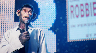 Jonno Davies in der Titelrolle von „Better Man – Die Robbie Williams Story“.