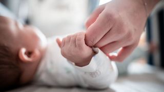 Laut der Einschätzung des Namensforschers Knud Bielefeld geben Eltern ihren Kindern auch gerne etablierte Namen. (Archivbild)