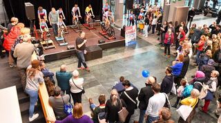 Auf sechs großen und kleinen Bühnen gibt es Programm aus Musik, Theater, Fasnacht oder Sport (hier im Vorjahr der RCC Endspurt).