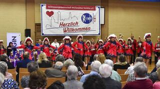 Tanzen auch ohne Musik weiter im Takt: die Junioren Garde der „Gowe“ beim Neujahrsempfang der Interessengemeinschaft Wallstadter Vereine im DJK Zentrum.