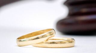 Verheiratete Paare haben gegenüber Lebensgemeinschaften steuerliche Vorteile – vor allem bei der Versorgung im Alter.