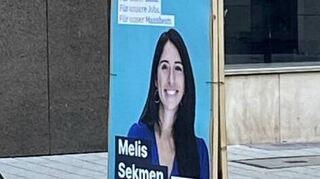 Über dieses Melis-Sekmen-Plakat ärgert sich ein „MM“-Leser.