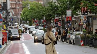Wahlplakate im Mai 2024 in der Fressgasse. Damals hingen in Mannheim insgesamt mehr als 24 000. Diesmal werden es deutlich weniger, auch wegen der weitaus geringeren Zahl an Kandidaten.