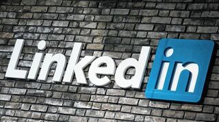 Kontaktanfragen von schwarzen Menschen werden auf Linkedin häufiger abgelehnt, haben Mannheimer Forscher herausgefunden.