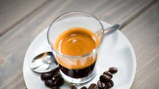 Zum klassischen Koffein-Lieferanten Kaffee gesellen sich inzwischen auch Energy-Drinks, Riegel, Frucht- und Kaugummis oder auch Bonbons.