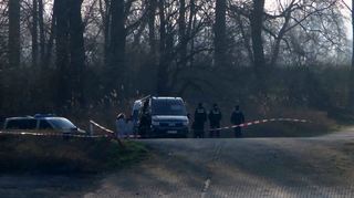 Ermittler sichern Spuren im Bereich der Hockenheimer Nato-Rampe. Hier soll das Paar die 27-jährige Ukrainerin erschlagen und angezündet haben.
