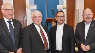 Baldiger Abschied: v.l. Dekan Ralph Hartmann, Hansheinrich Beha (Vorsitzender des Dekanatsrats), Dekan Karl Jung und Oberbürgermeister Christian Specht bei dem letzten Neujahrsempfang des Katholischen Stadtdekanats.