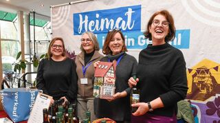„Heimat ist ein Gefühl“: Unter diesem Slogan starten auch diese Weinheimerinnen in das Jahr 2025.