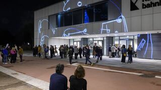 Seit der Eröffnung im Oktober 2022 hat der Karlstorbahnhof sich in der Heidelberger Südstadt etabliert. Nun sollen auch die Lärmprobleme gelöst werden.