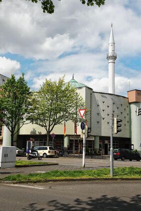 Der Haupteingang der Moschee wurde beschmiert.